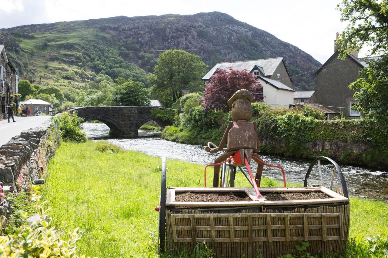 Saracens Head Hotel Beddgelert Exterior foto